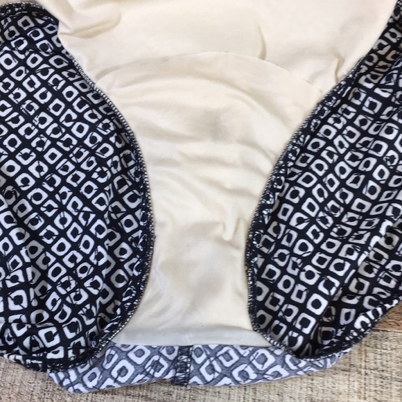 Lands End Black Monogram Print One Piece Swimsuit Womens 16 Underwire Halter - Picture 11 of 14